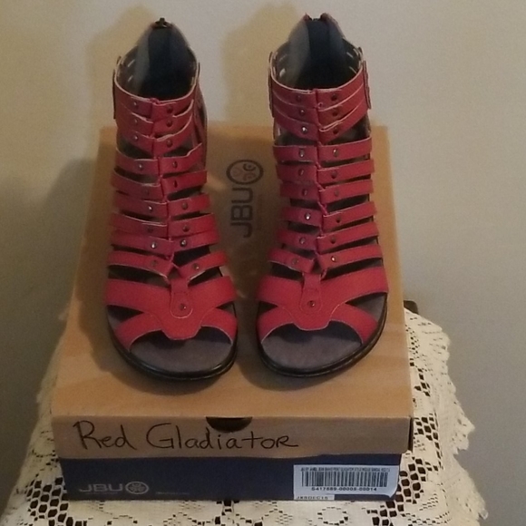 All sort of foot wear/ shoes - Picture 8 of 16